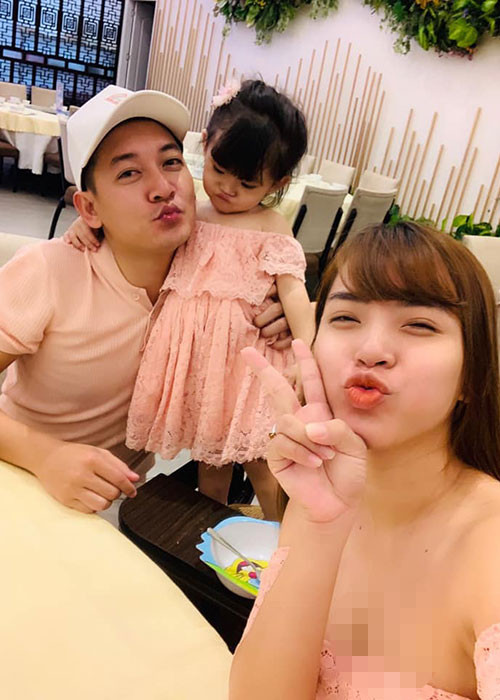 Nữ ca sĩ bày tỏ vô cùng hạnh phúc và gửi lời cảm ơn đến chồng con.