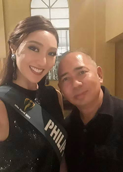 Bea Rose Santiago - Hoa hậu Quốc tế 2013, Kevin Lilliana - Hoa hậu Quốc tế 2017, Jamie Herrell - Hoa hậu Trái đất 2014, Karen Ibasco - Hoa hậu Trái đất 2017 đều xuất thân từ lò đào tạo hoa hậu của ông Flores. Ảnh: FBNV