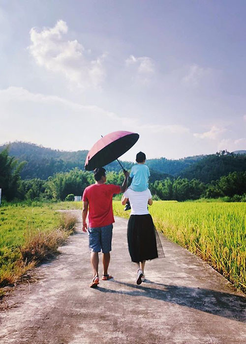 Nhiều năm bên nhau, Lý Minh Thuận và Phạm Văn Phương vẫn luôn dành cho nhau những lời nói ngọt ngào, cử chỉ tình tứ.