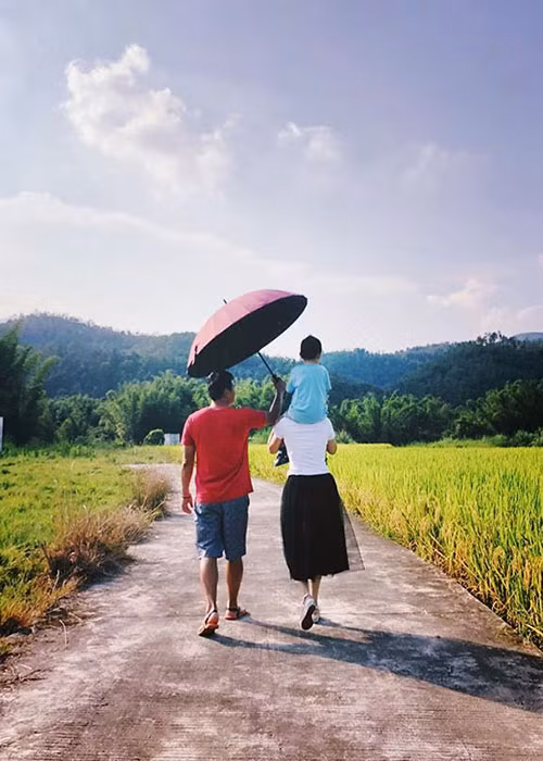 Nhiều năm bên nhau, Lý Minh Thuận và Phạm Văn Phương vẫn luôn dành cho nhau những lời nói ngọt ngào, cử chỉ tình tứ.