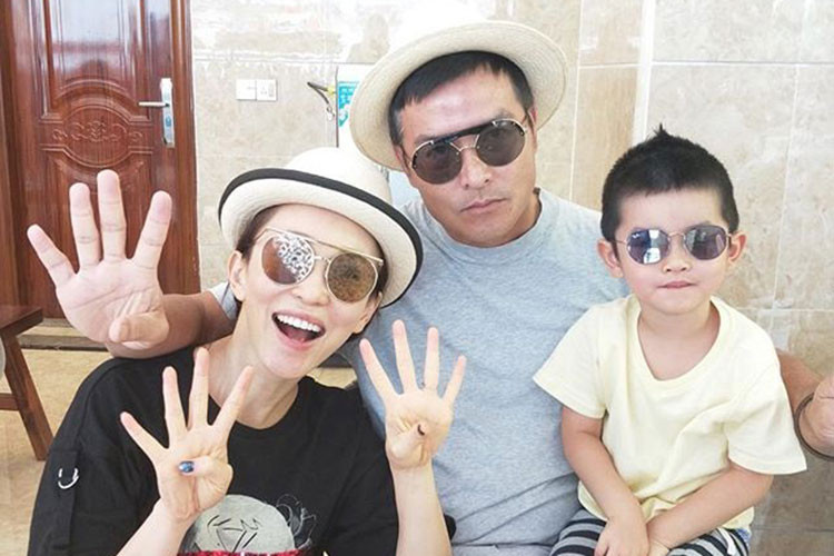 Tổ ấm của cặp đôi phim chuyển thể từ tiểu thuyết của Kim Dung hiện tràn ngập hạnh phúc.