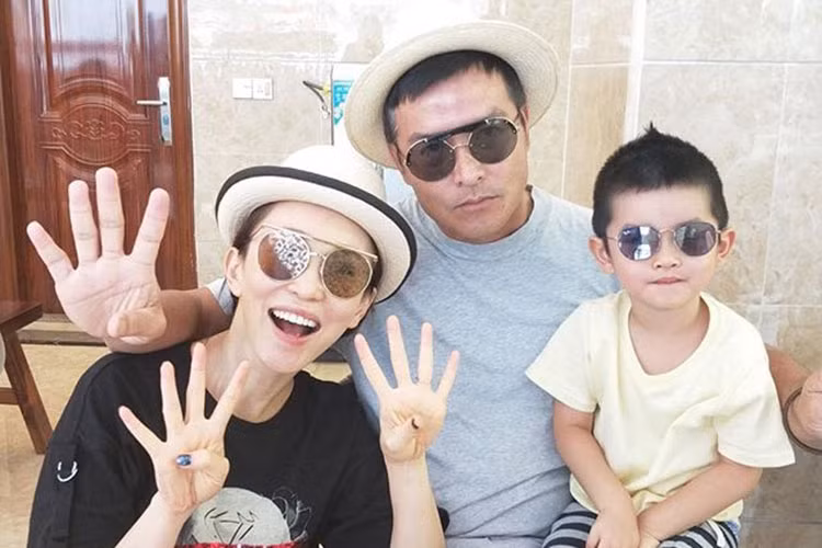 Tổ ấm của cặp đôi phim chuyển thể từ tiểu thuyết của Kim Dung hiện tràn ngập hạnh phúc.