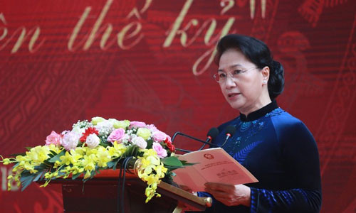 Chu tich Quoc hoi trao HC Doc lap hang Ba cho ngoi truong 110 tuoi-Hinh-3