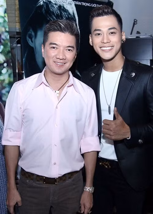 Là học trò của Đàm Vĩnh Hưng nhưng Phan Ngọc Luân lại lôi người thầy của mình vào scandal. Trong chương trình 1 tiếng kể hết, Phan Ngọc Luân kể chuyện tình cảm, ngủ chung giường với Đàm Vĩnh Hưng gây sốc. Ảnh: Saostar