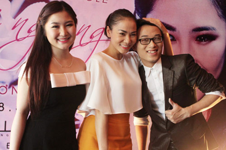 Trong tâm thư, Hương Tràm cho biết, Thu Minh đã không quan tâm cô như những gì đã thể hiện trước truyền thông. Những bài hát trong cuộc thi đều do Hương Tràm vỡ bài, tìm cách xử lý trước khi được Thu Minh hướng dẫn. Ảnh: Dân Việt