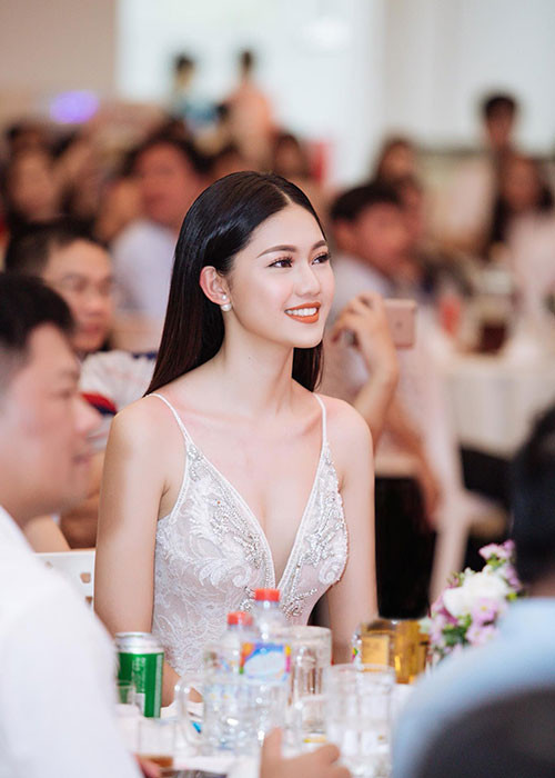 Ngoài có vẻ đẹp ngoại hình lẫn tri thức, á hậu sinh năm 1994 còn chiếm được thiện cảm của nhiều khán giả bởi đời tư sạch scandal.