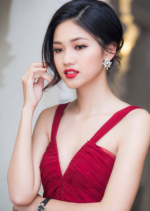 Hình ảnh Thanh Tú gợi cảm khiến người đối diện khó rời mắt.