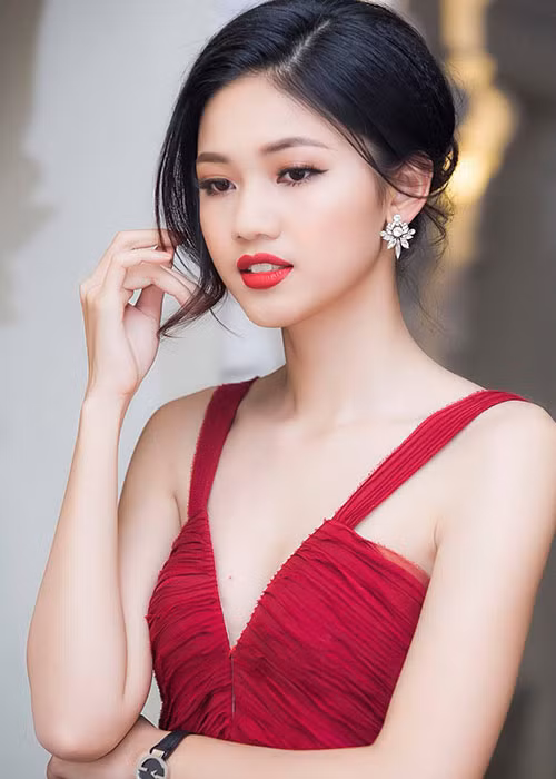 Hình ảnh Thanh Tú gợi cảm khiến người đối diện khó rời mắt.