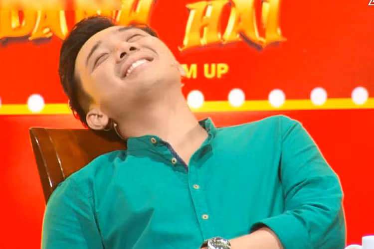 Trong tập 5 Thách thức danh hài mùa 5 vừa lên sóng, Trấn Thành bất ngờ bật cười trước tiết mục được cho là tẻ nhạt của thí sinh Thị Hậu và Thị Sinh. Ảnh: Vietnamnet