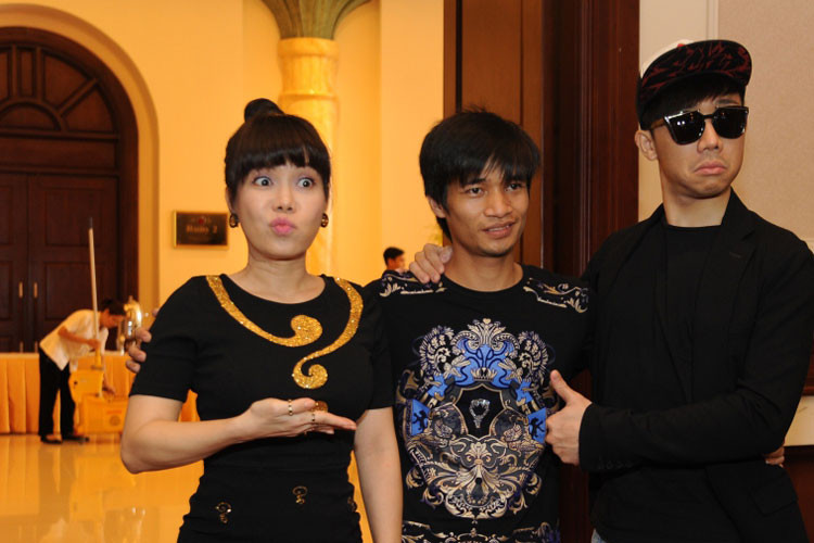 Ở tiết mục của Lệ Rơi, trái với Trấn Thành, Việt Hương tỏ ra điềm tĩnh. Kết quả, Lệ Rơi vẫn dễ dàng ẵm 20 triệu do chọc cười thành công Trấn Thành. Ảnh: Lao động