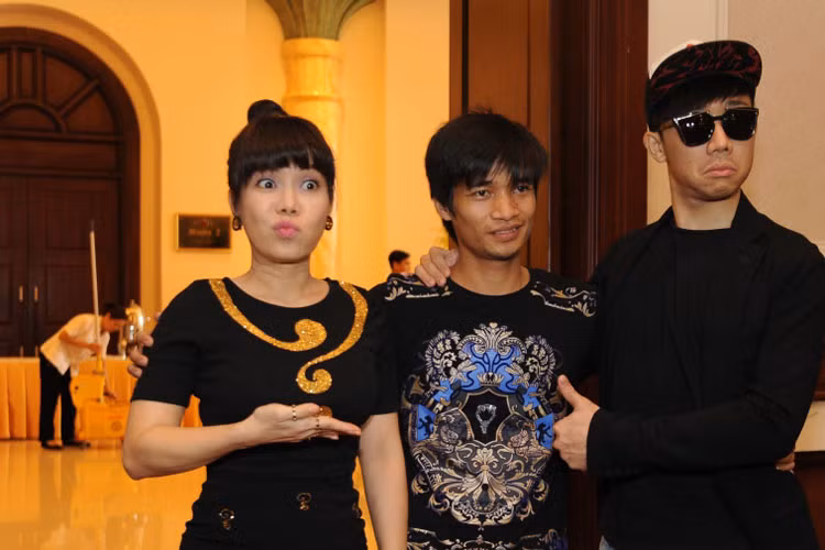 Ở tiết mục của Lệ Rơi, trái với Trấn Thành, Việt Hương tỏ ra điềm tĩnh. Kết quả, Lệ Rơi vẫn dễ dàng ẵm 20 triệu do chọc cười thành công Trấn Thành. Ảnh: Lao động