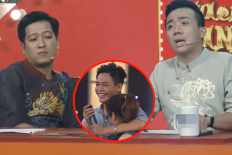 Ở tiết mục của Tấn Lợi trong chung kết Thách thức danh hài mùa 3, Trường Giang không hề nở một nụ cười nào trong khi Trấn Thành cười nghiêng ngả. Ảnh: Saostar