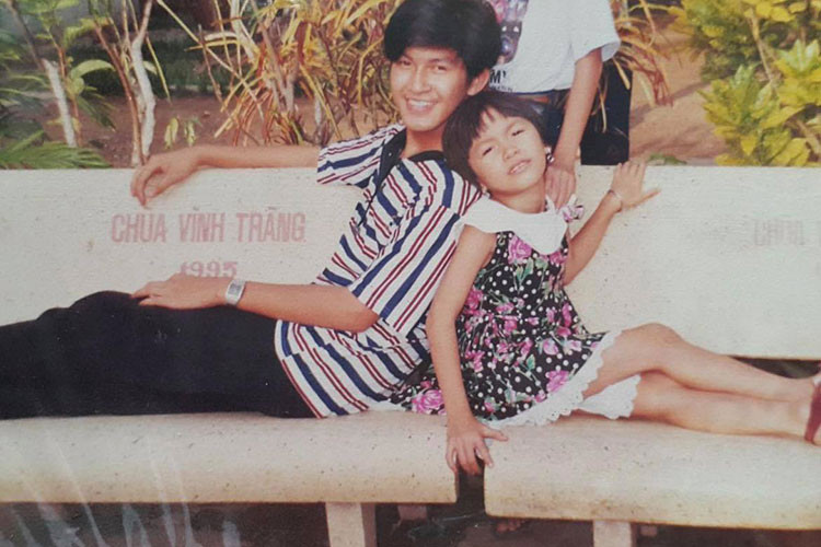 Gần đây, trong một buổi phỏng vấn tại cuộc thi, Minh Tú đã bật khóc khi nhắc đến mẹ và anh trai.