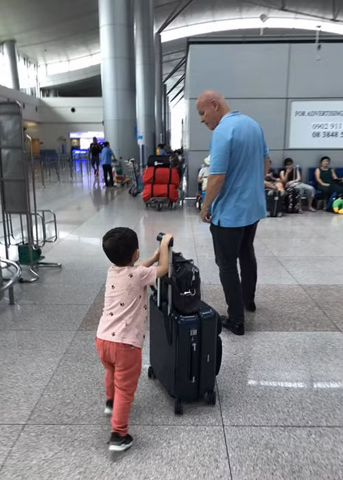 Quý tử nhà Thu Minh hơn 3 tuổi và đã cao lớn, phổng phao.