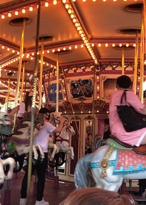 Gần đây, cặp đôi vàng của làng giải trí Hoa ngữ vướng tin đồn đã ly hôn sau 3 năm làm đám cưới. Hiện tại, người trong cuộc vẫn chưa lên tiếng về nghi vấn này.