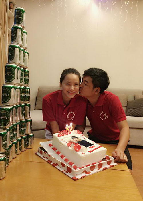  Hải Băng - Thành Đạt quyết định công khai chuyện tình cảm vào tháng 8/2016 sau một thời gian hẹn hò. Đến tháng 7/2017, cặp đôi bí mật tổ chức lễ đính hôn.