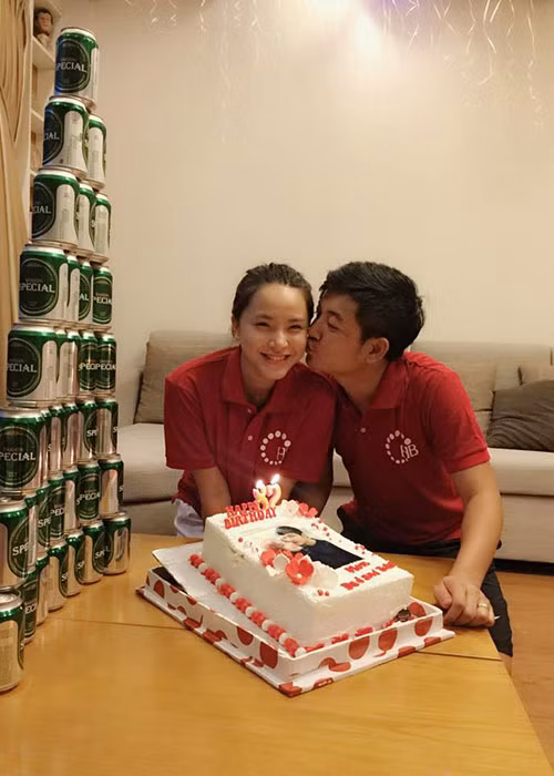  Hải Băng - Thành Đạt quyết định công khai chuyện tình cảm vào tháng 8/2016 sau một thời gian hẹn hò. Đến tháng 7/2017, cặp đôi bí mật tổ chức lễ đính hôn.