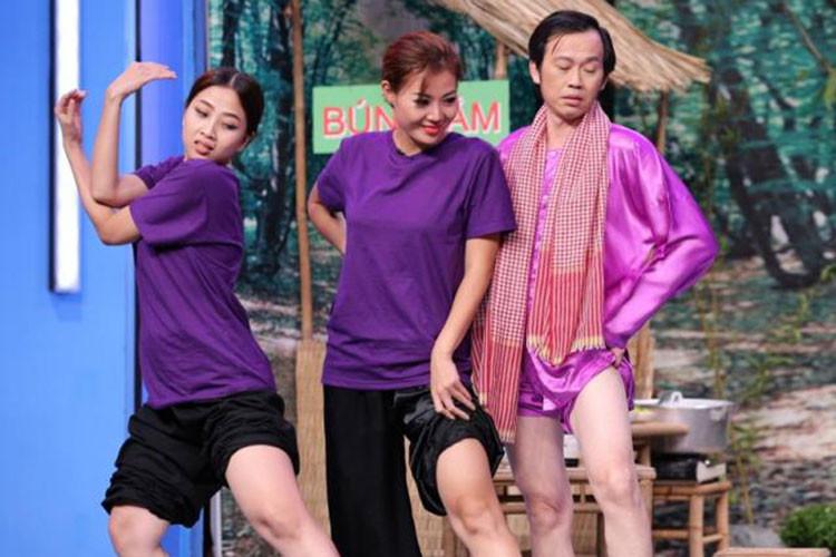 Đôi chân của Hoài Linh không chỉ thon gọn mà còn trắng nõn nà khiến nhiều cô gái phải ghen tỵ. Ảnh: Dân Việt