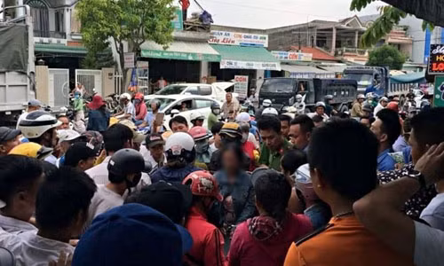 Thuc hu vu nguoi phu nu bi ca lang bao vay vi nghi bat coc tre em-Hinh-2