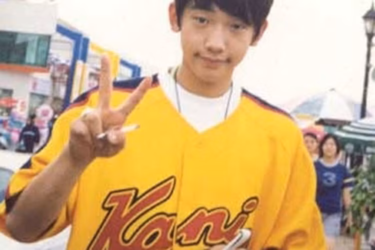 Vì đôi mắt một mí, Bi Rain bị 18 công ty giải trí từ chối dù có khả năng nhảy và hát. Ảnh: Naver