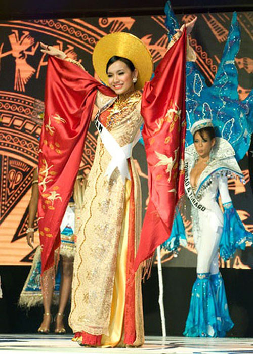 Người tiền nhiệm của H'hen Niê lọt top 10 người đẹp có Trang phục truyền thống ấn tượng nhất. Ảnh: Vietq