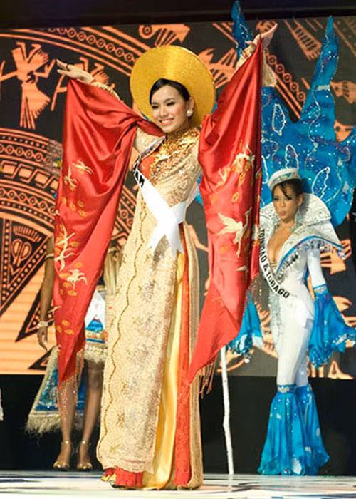 Người tiền nhiệm của H'hen Niê lọt top 10 người đẹp có Trang phục truyền thống ấn tượng nhất. Ảnh: Vietq