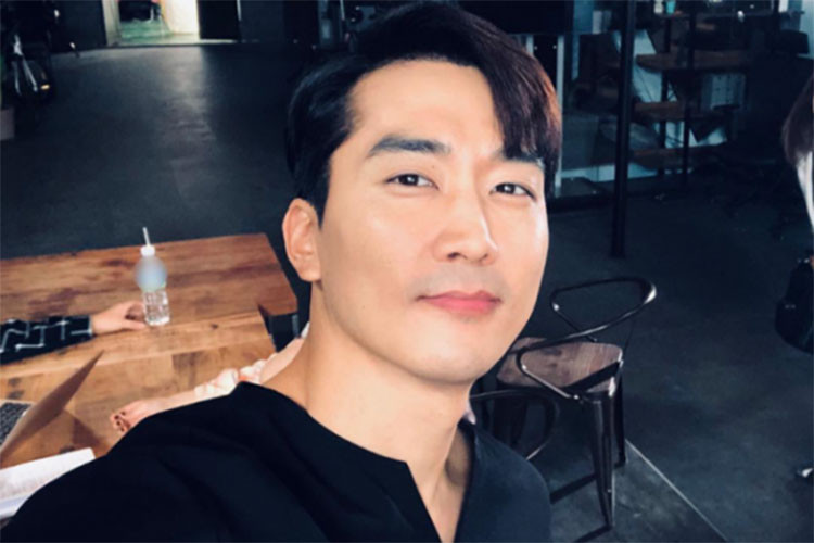 Ngoài đời, nam diễn viên "Trái tim mùa thu" khá giản dị, trẻ trung. Ảnh: Instagram