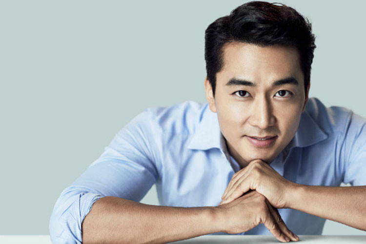 Khi còn hẹn hò, Song Seung Hun và Lưu Diệc Phi là cặp tiên đồng ngọc nữ của làng giải trí châu Á. Sau khi chia tay, cả hai đến nay chưa công khai mối quan hệ tình cảm mới. Ảnh: Sedaily