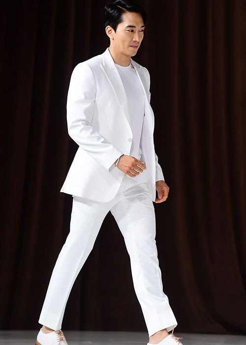 Đến Việt Nam để chụp hình, tài tử xứ Hàn không tiết lộ thời gian lưu lại. Ảnh: Xportsnews