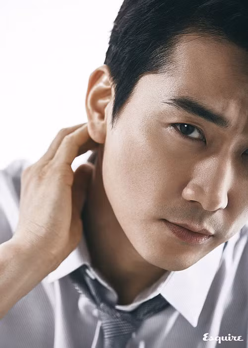 Tình cũ của Lưu Diệc Phi đẹp trai ngời ngời trong buổi chụp ảnh bìa tạp chí. Ảnh: Esquire