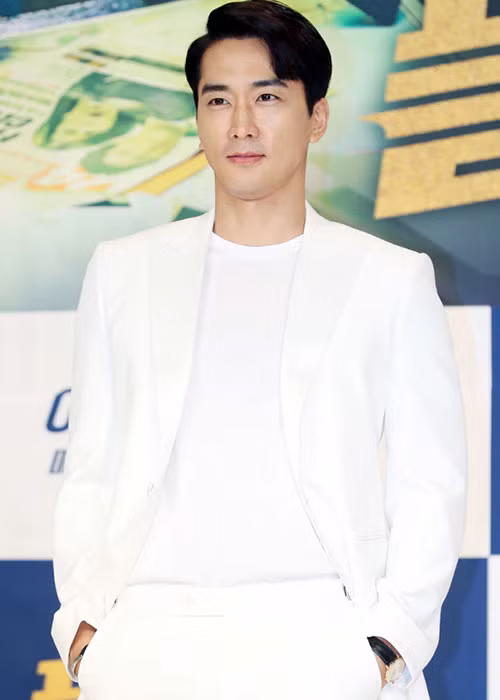 Thông tin Song Seung Hun đến Việt Nam để chụp ảnh tạp chí được người hâm mộ nam diễn viên quan tâm. Ảnh: Edaily