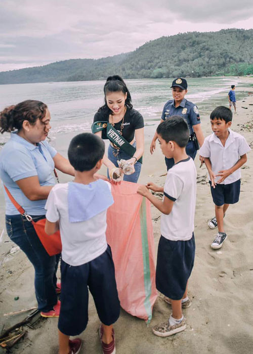 Phương Khánh luôn tích cực tham gia các hoạt động bên lề cuộc thi.