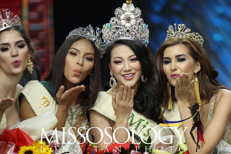 Hoa hậu Phương Khánh đã vượt qua hơn 80 thí sinh để giành vương miện.