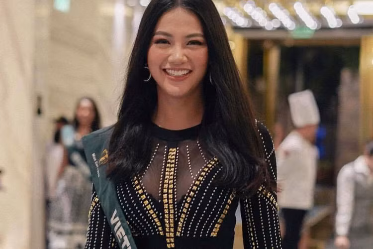 Xinh đẹp, tự tin, nói tiếng Anh trôi chảy đồng thời giữ được phong độ ổn định, Phương Khánh đã mang về chiến thắng cho Việt Nam.