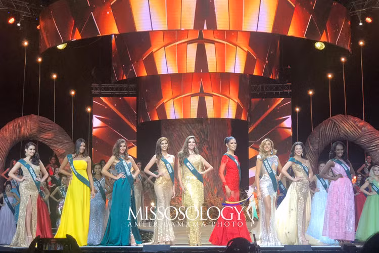 Khán giả, bạn bè đồng loạt gửi lời chúc mừng đến Phương Khánh khi cô lập thành tích đáng tự hào trên đấu trường nhan sắc quốc tế.