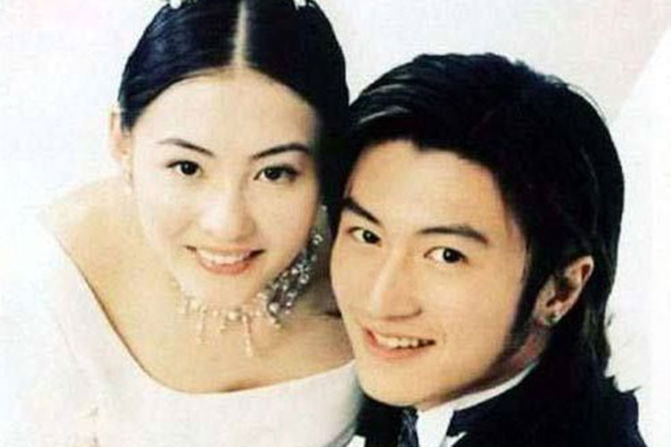 Năm 2006, Trương Bá Chi và Tạ Đình Phong làm đám cưới, trở thành cặp đôi quyền lực của làng giải trí Hong Kong. Ảnh: Sina