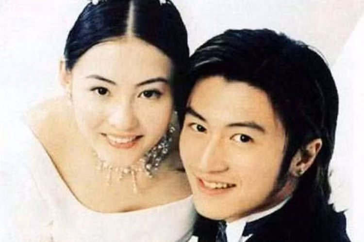 Năm 2006, Trương Bá Chi và Tạ Đình Phong làm đám cưới, trở thành cặp đôi quyền lực của làng giải trí Hong Kong. Ảnh: Sina