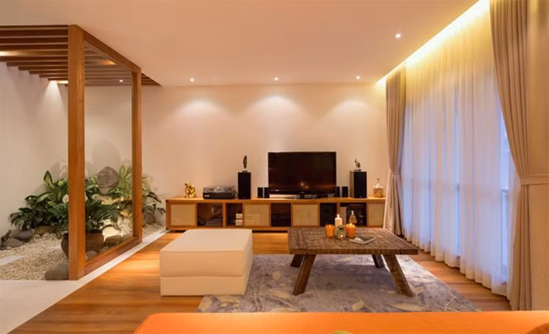 Góc vườn điểm tô cho gian phòng giải trí của nam ca sĩ.