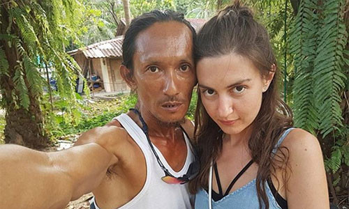 Tuy nhiên, Chatupoom khẳng định mình không làm gì sai và không hề ép buộc các cô gái phương Tây vào hang động của mình mà họ ở đó một cách tự nguyện. Chatupoom nói về những bức ảnh chia sẻ trên Facebook cùng các cô gái rằng: “Ai cảm thấy không hài lòng thì đừng vào xem”.