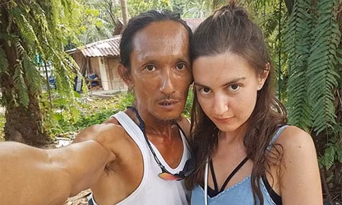 Tuy nhiên, Chatupoom khẳng định mình không làm gì sai và không hề ép buộc các cô gái phương Tây vào hang động của mình mà họ ở đó một cách tự nguyện. Chatupoom nói về những bức ảnh chia sẻ trên Facebook cùng các cô gái rằng: “Ai cảm thấy không hài lòng thì đừng vào xem”.