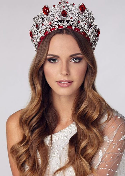 Đối thủ của Minh Tú có kinh nghiệm thi nhan sắc quốc tế.