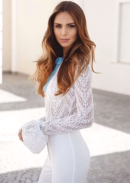 Magdalena từng lọt top 40 cuộc thi Hoa hậu Thế giới 2017 và top 15 cuộc thi Hoa hậu Quốc tế 2016.