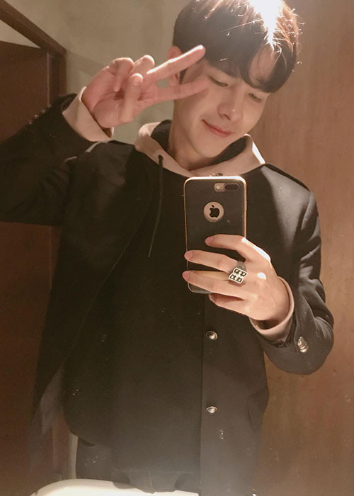 Chàng trai đa tài nhận được sự chú ý khi là người đứng đằng sau hàng loạt các MV gây sốt gần đây.