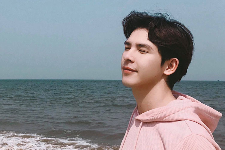 Denis Đặng thường xuyên đóng khách mời trong các MV anh làm giám đốc sáng tạo. .