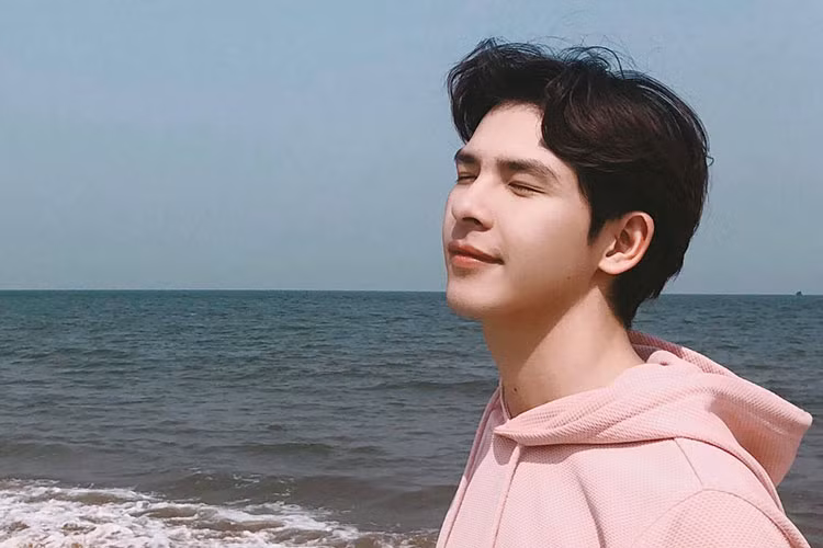 Denis Đặng thường xuyên đóng khách mời trong các MV anh làm giám đốc sáng tạo. .