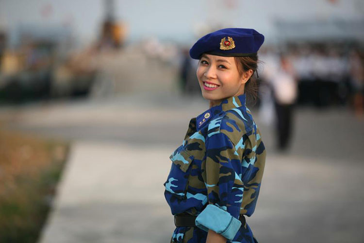 Cùng với nhà báo Lại Văn Sâm, Hoàng Linh là MC đầu tiên của "Chúng tôi là chiến sĩ" lên sóng bắt đầu từ năm 2006.