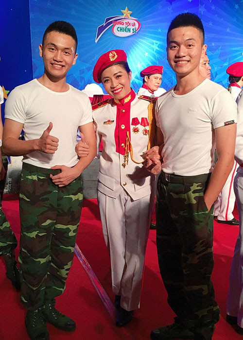 Dẫn chương trình, Hoàng Linh ghi điểm bởi lối dẫn tự nhiên. Còn ở hậu trường, cô chiếm được thiện cảm nhờ sự thân thiện.