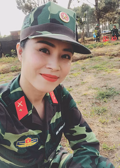 Nữ MC "Chúng tôi là chiến sĩ" trẻ trung ở tuổi 33. Hiện, cô là bà mẹ bỉm sữa của một cặp song sinh.