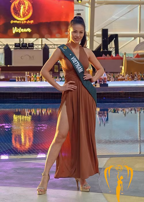 Phương Khánh là một trong những thí sinh có hình thể khá chuẩn. Ngoài ra, cô cũng nằm trong top người đẹp có gương mặt mộc sáng dù không trang điểm.