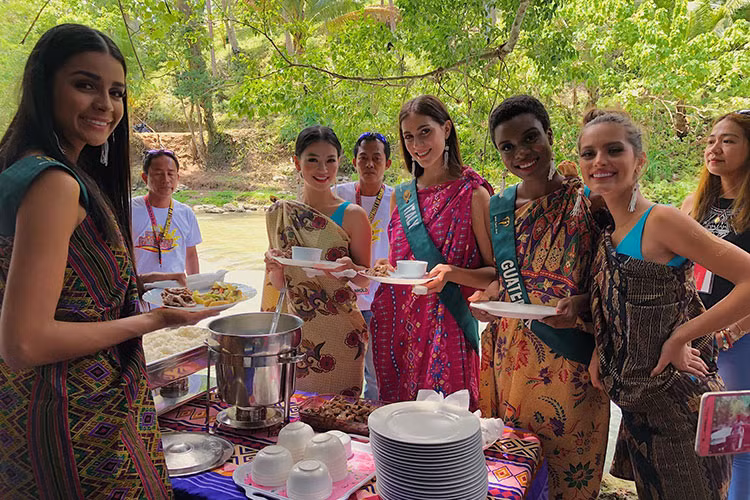 Tính đến chiều ngày 2/11, Phương Khánh không có mặt trong top 3 bình chọn qua fanpage cuộc thi bởi có quá nhiều đối thủ được dân mạng ủng hộ như vũ bão.